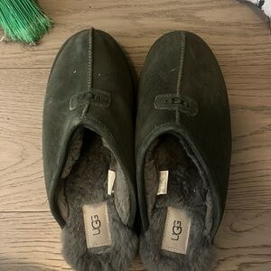 Ugg Women’s Slippers Size 10